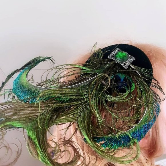 New Green Velvet Peacock Feather Emerald Fascinator - Picture 7 of 7